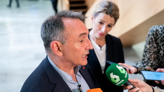 El secretario general del PCE y portavoz parlamentario de Izquierda Unida, Enrique Santiago y la vicepresidenta segunda y ministra de Trabajo y Economía Social, Yolanda Díaz El secretario general del PCE y portavoz parlamentario de Izquierda Unida, Enrique Santiago y la vicepresidenta segunda y ministra de Trabajo y Economía Social, Yolanda Díaz