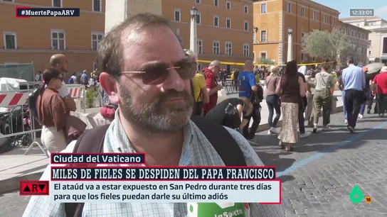 Carlos, sacerdote gallego en el Vaticano: "Vine para darle gracias al papa" Carlos, sacerdote gallego en el Vaticano: "Vine para darle gracias al papa"