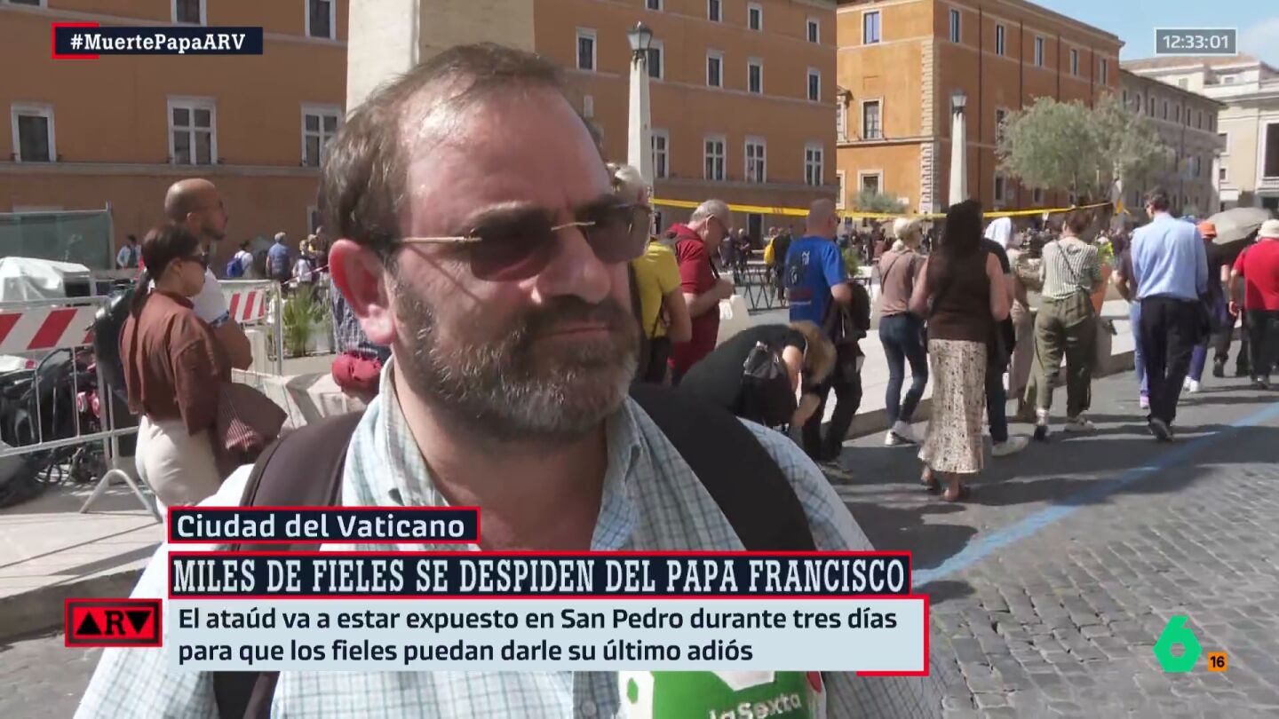 Carlos, sacerdote gallego en el Vaticano: "Vine para darle gracias al papa"