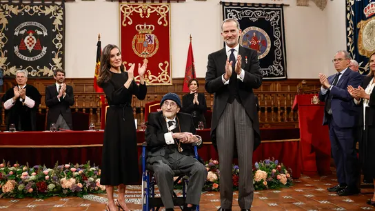 Los reyes Felipe y Letizia entregan al escritor Álvaro Pombo el Premio Cervantes 2024 Los reyes Felipe y Letizia entregan al escritor Álvaro Pombo el Premio Cervantes 2024