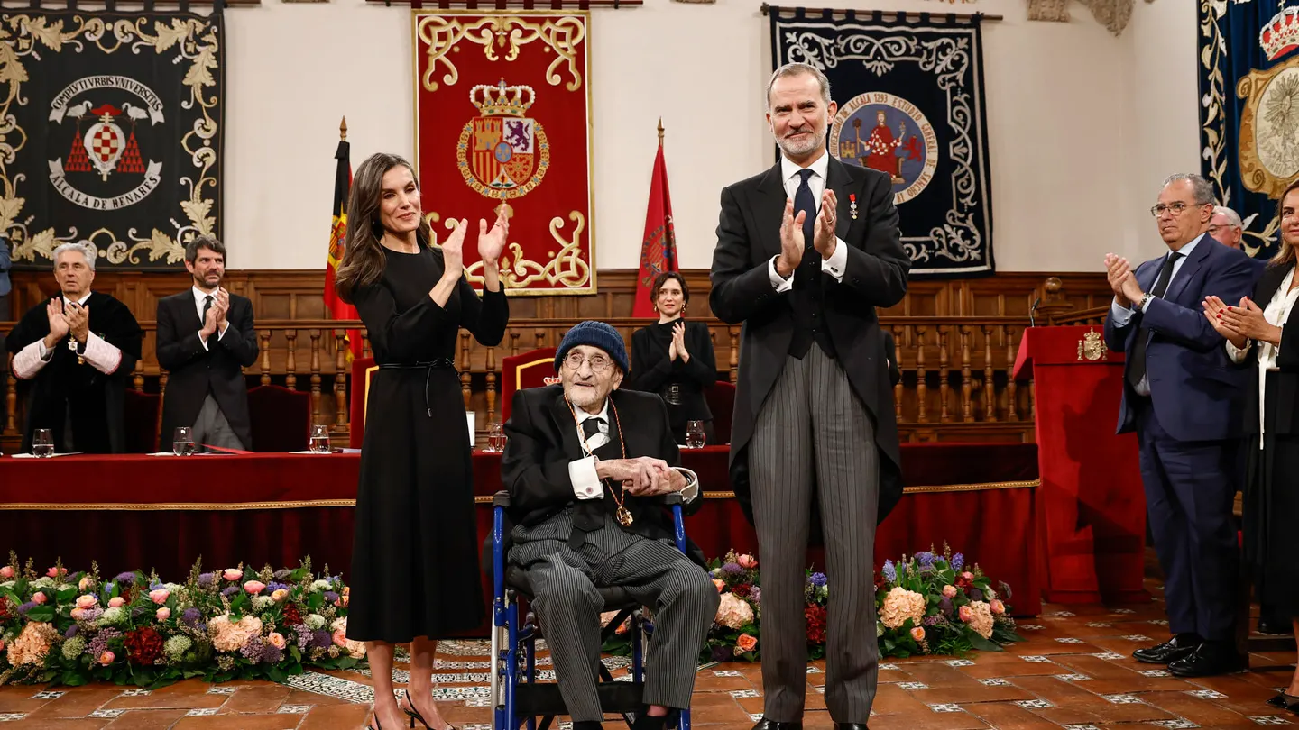 Los reyes Felipe y Letizia entregan al escritor Álvaro Pombo el Premio Cervantes 2024 Los reyes Felipe y Letizia entregan al escritor Álvaro Pombo el Premio Cervantes 2024