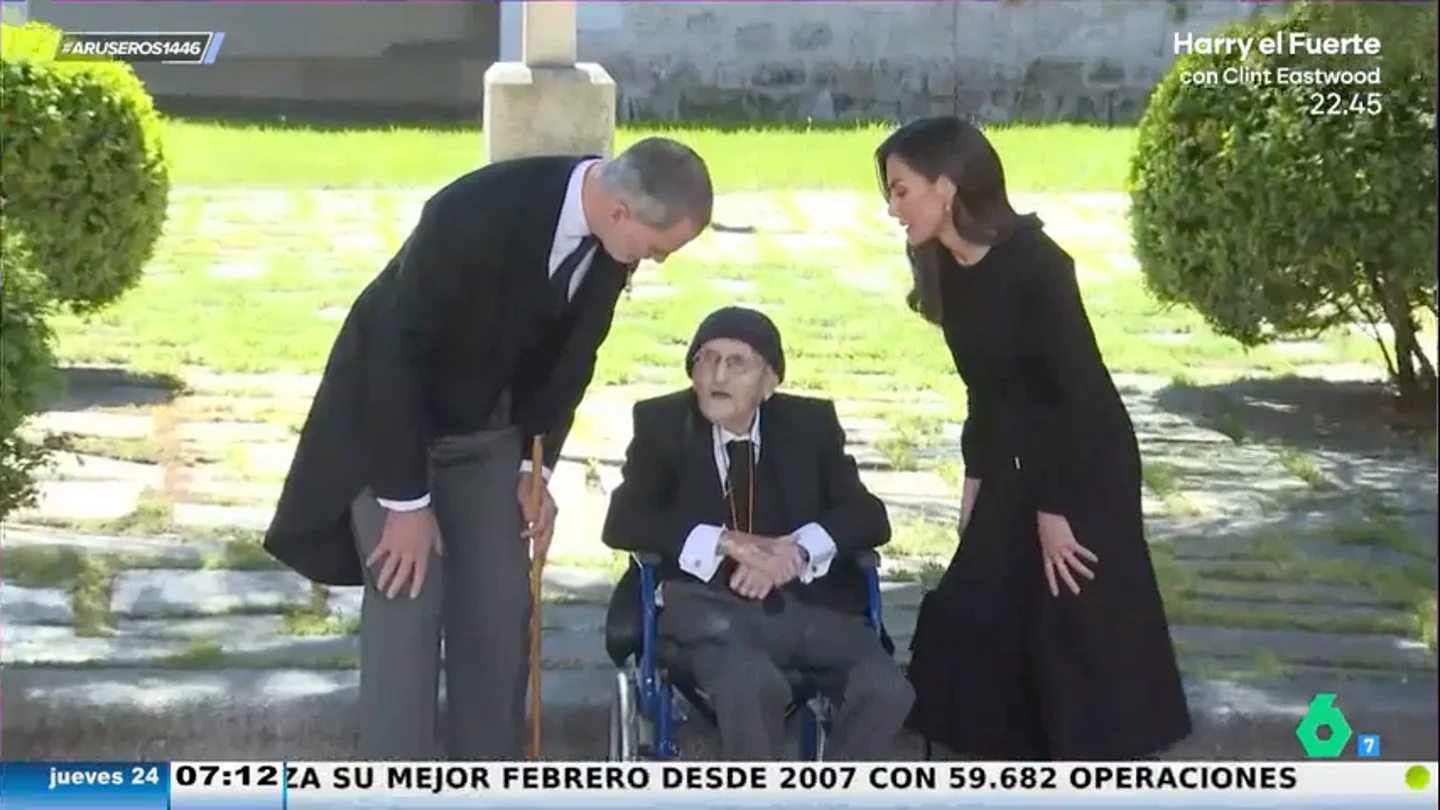 El rey Felipe y la reina Letizia entregan a Álvaro Pombo el Premio Cervantes El rey Felipe y la reina Letizia entregan a Álvaro Pombo el Premio Cervantes