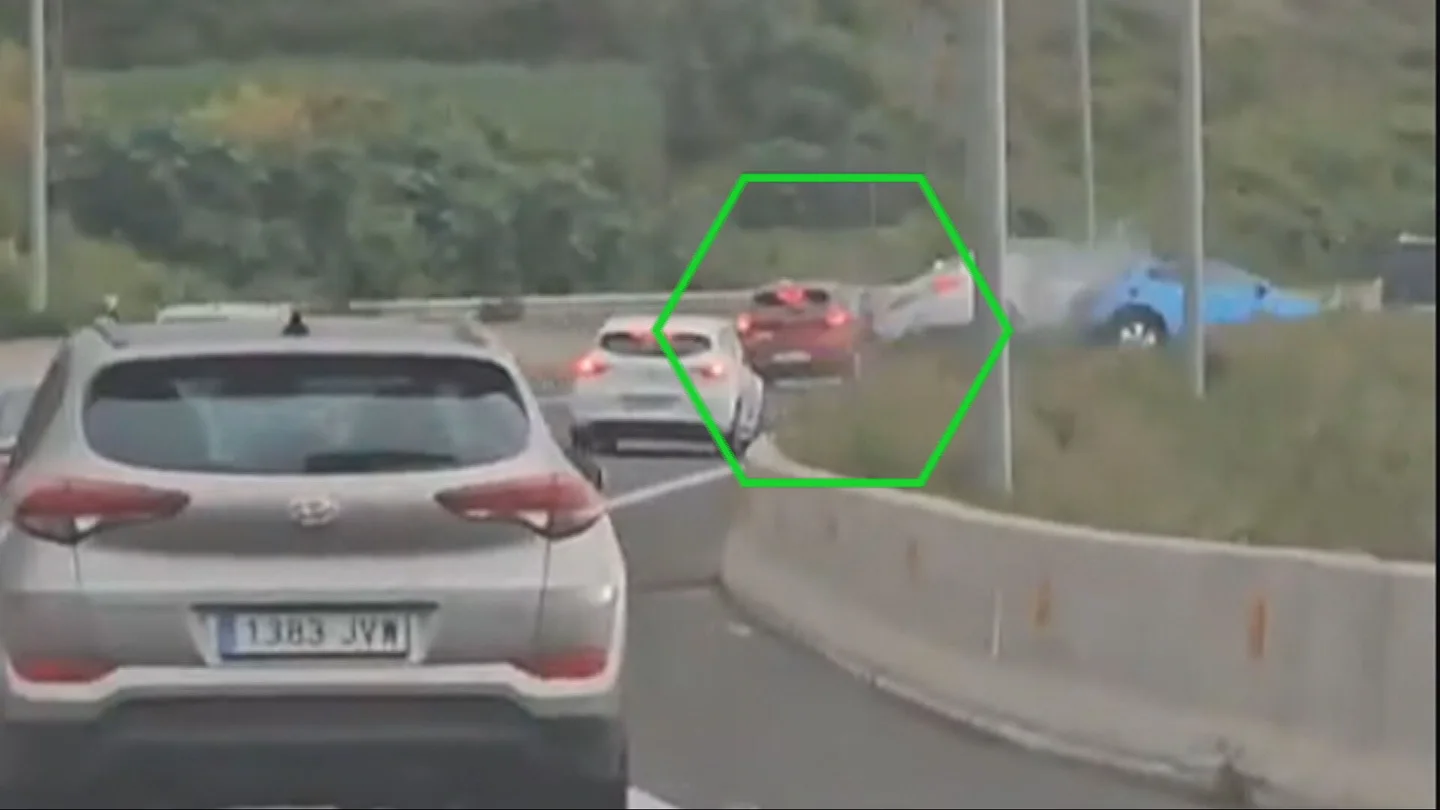 Las impactantes imágenes del accidente en Tenerife: un conductor temerario deja seis heridos Las impactantes imágenes del accidente en Tenerife: un conductor temerario deja seis heridos