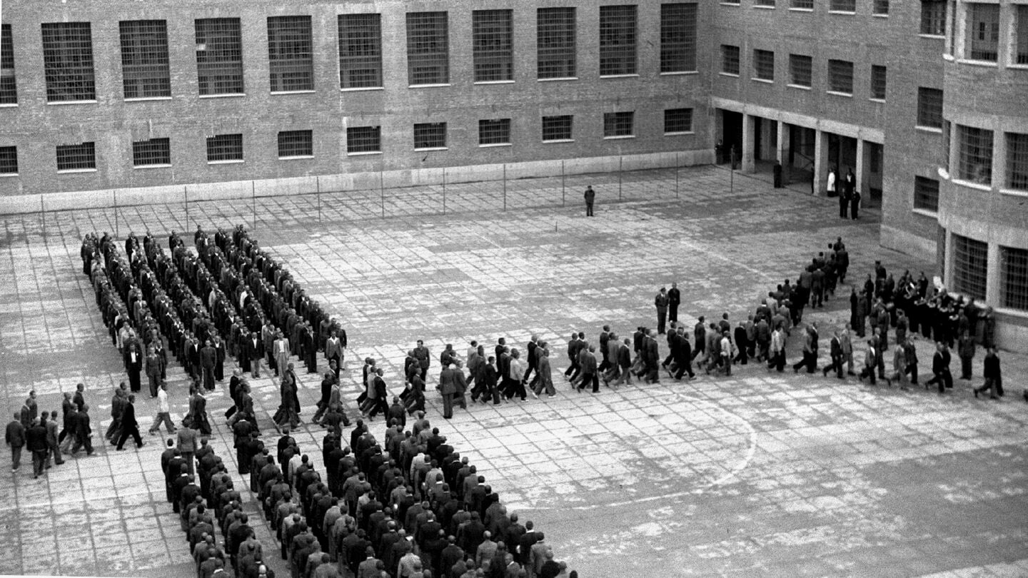 Inauguraci&oacute;n de la c&aacute;rcel de Carabanchel (1944)