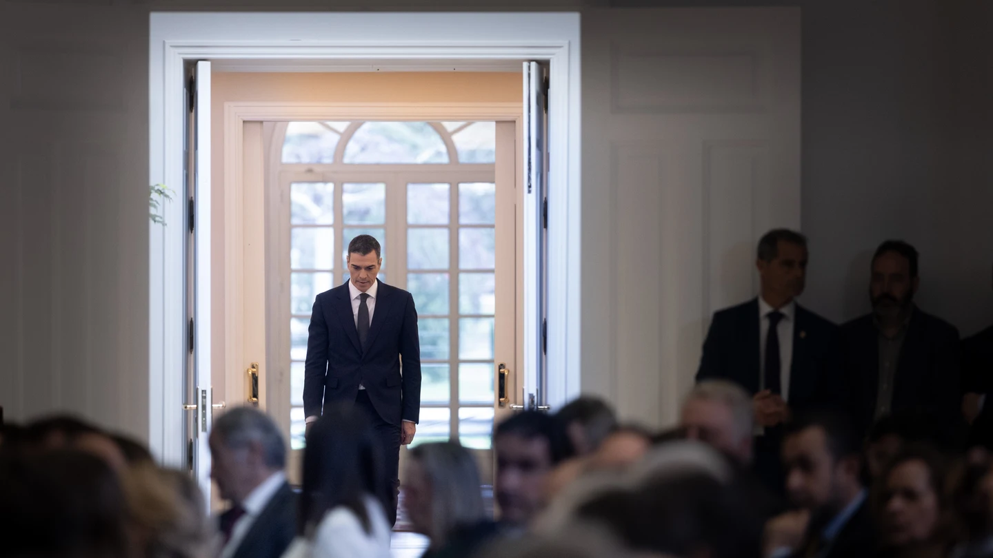 El presidente del Gobierno, Pedro Sánchez, a su llegada a una rueda de prensa, en el Complejo de La Moncloa El presidente del Gobierno, Pedro Sánchez, a su llegada a una rueda de prensa, en el Complejo de La Moncloa