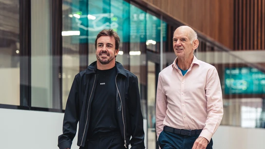 Fernando Alonso y Adrian Newey, juntos en la fábrica de Aston Martin Fernando Alonso y Adrian Newey, juntos en la fábrica de Aston Martin