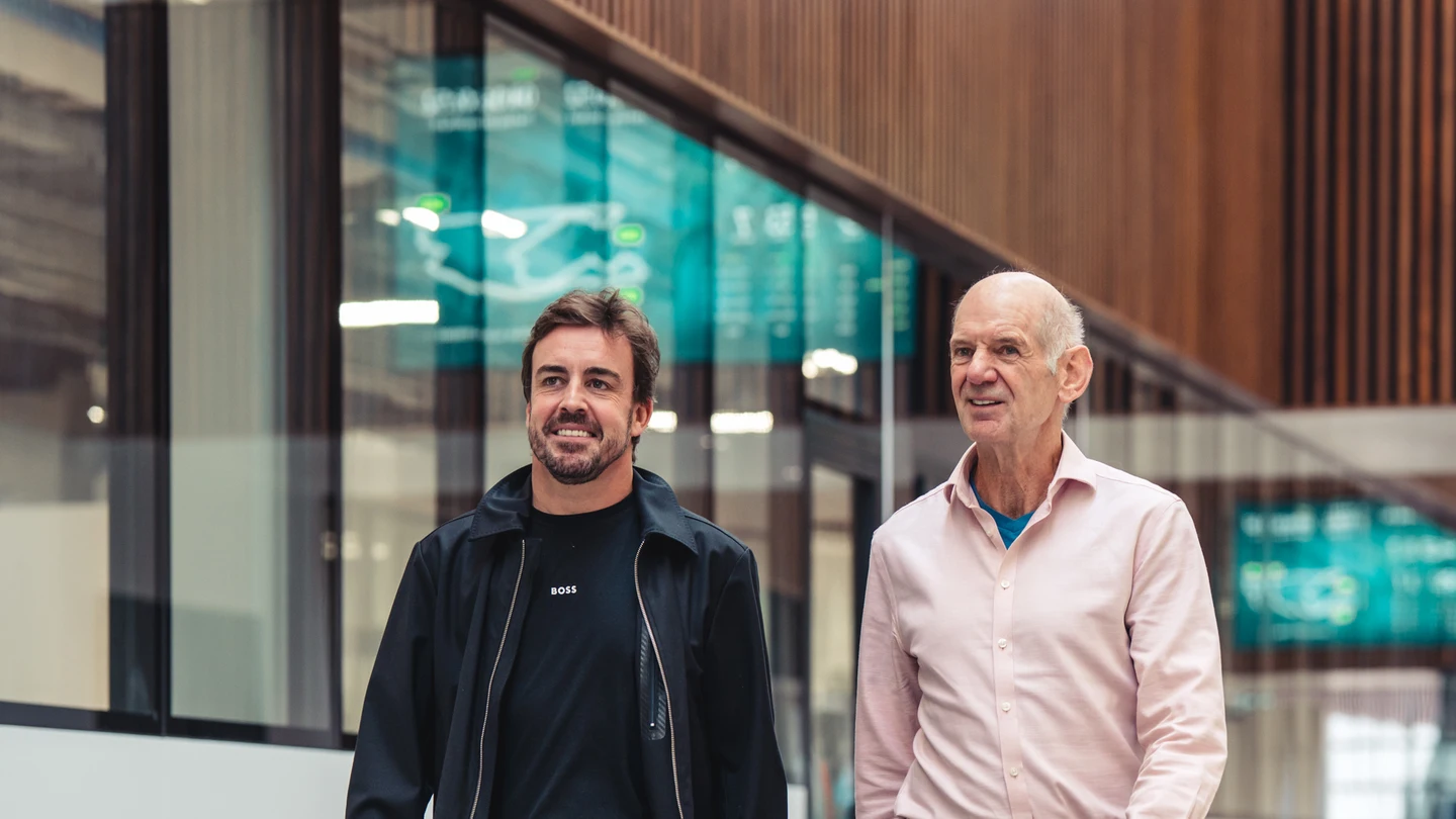 Fernando Alonso y Adrian Newey, juntos en la fábrica de Aston Martin Fernando Alonso y Adrian Newey, juntos en la fábrica de Aston Martin