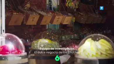 Hoy, en Equipo de Investigación, Glòria Serra se adentra en el dulce negocio de las chuches: azúcar, colorantes... y droga Hoy, en Equipo de Investigación, Glòria Serra se adentra en el dulce negocio de las chuches: azúcar, colorantes... y droga