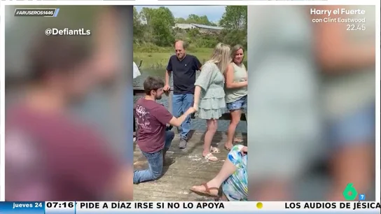 La pedida de mano "más seca de la historia" que arrasa en redes sociales: "Estás haciendo el panoli" La pedida de mano "más seca de la historia" que arrasa en redes sociales: "Estás haciendo el panoli"