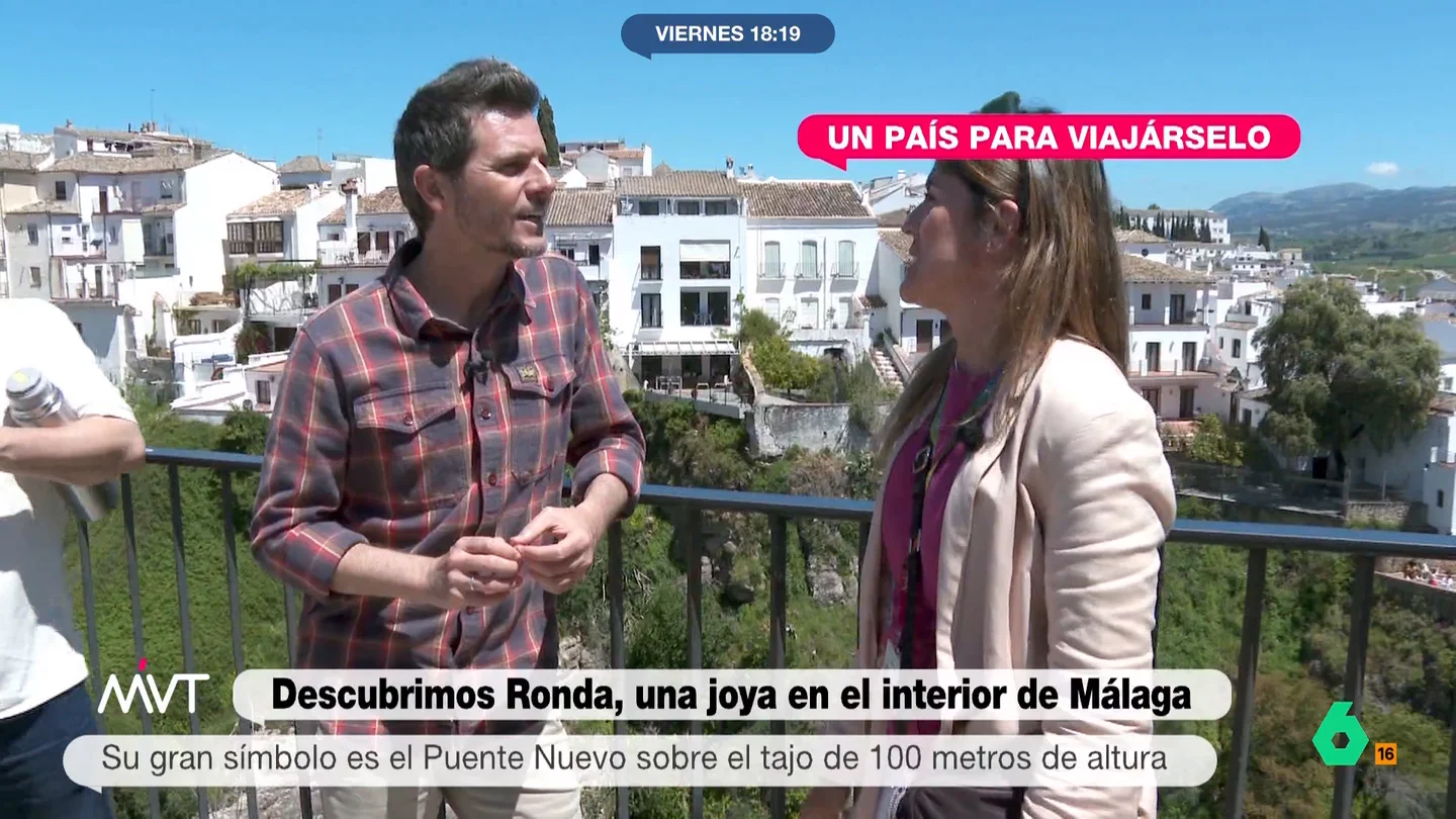 'Un país para viajárselo' descubre Ronda, una joya en el interior de Málaga El reportero descubre el Puente Nuevo, el símbolo del municipio. Esta construcción recibe este nombre debido a que Ronda cuenta con otros dos puentes construidos con anterioridad.