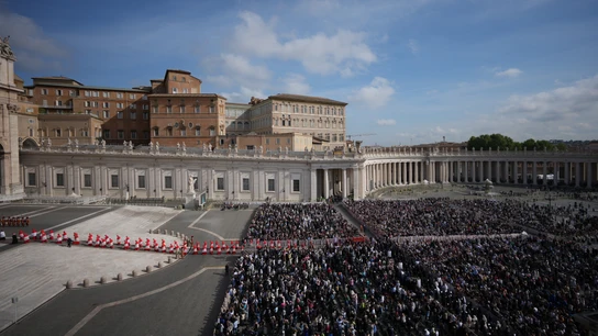 La explanada del Vaticano, dos días después de la muerte del papa Francisco La explanada del Vaticano, dos días después de la muerte del papa Francisco