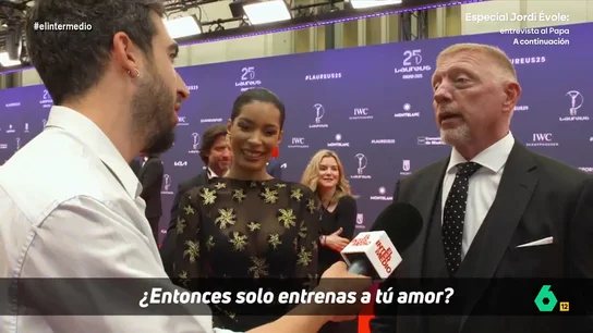 Isma Juárez pide a Boris Becker que sea su profesor de tenis: "No te lo puedes permitir" El reportero pide consejos a Boris Becker ya que tiene como objetivo retar a Novak Djokovic a un tie-break. El extenista alemán es muy claro con él: "El mejor consejo que puedo darte es que no juegues".