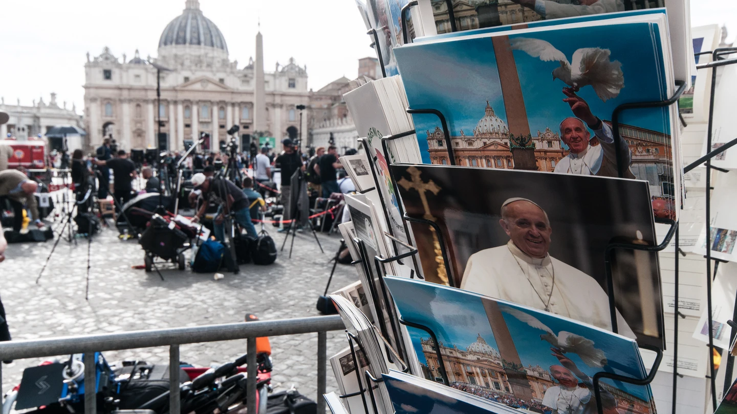 La plaza de San Pedro, en Ciudad del Vaticano, preparada para el funeral del papa Francisco La plaza de San Pedro, en Ciudad del Vaticano, preparada para el funeral del papa Francisco
