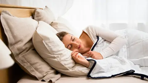 Mujer durmiendo Mujer durmiendo