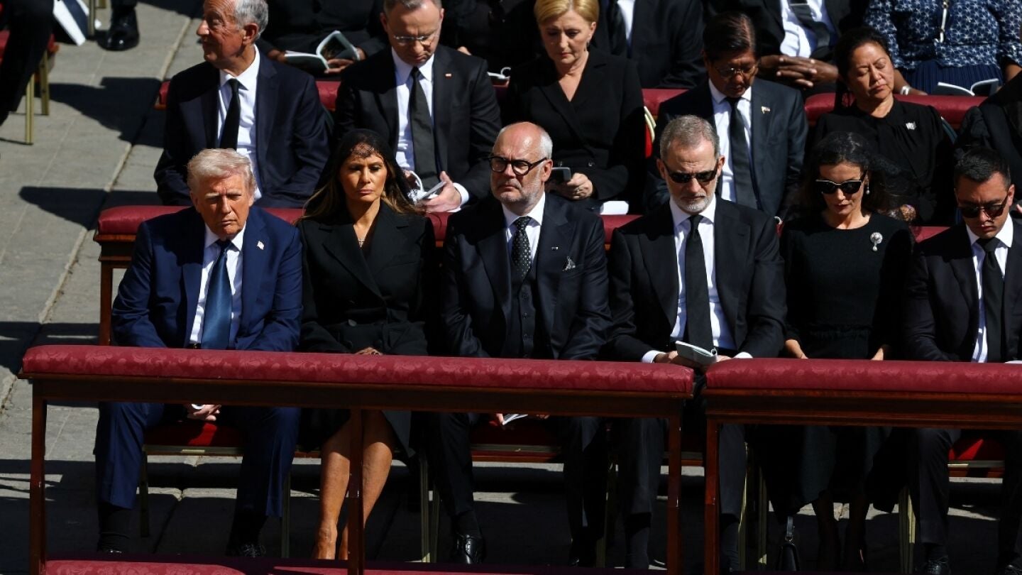 Felipe y Letizia, reyes de Espa&ntilde;a, al lado de Donald Trump y Melania Trump