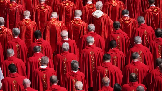 El clero en el funeral del papa Francisco en la plaza de San Pedro en el Vaticano. El clero en el funeral del papa Francisco en la plaza de San Pedro en el Vaticano.