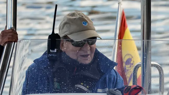 El rey Juan Carlos navegando en Sanxenxo El rey Juan Carlos navegando en Sanxenxo