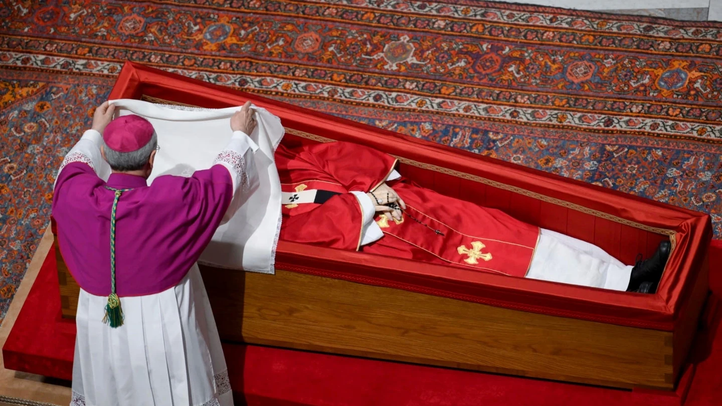 Ataúd del papa Francisco Ataúd del papa Francisco