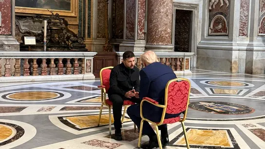 Trump y Zelenski, reunidos frente a frente en plena basílica de San Pedro antes del funeral del papa Trump y Zelenski, reunidos frente a frente en plena basílica de San Pedro antes del funeral del papa
