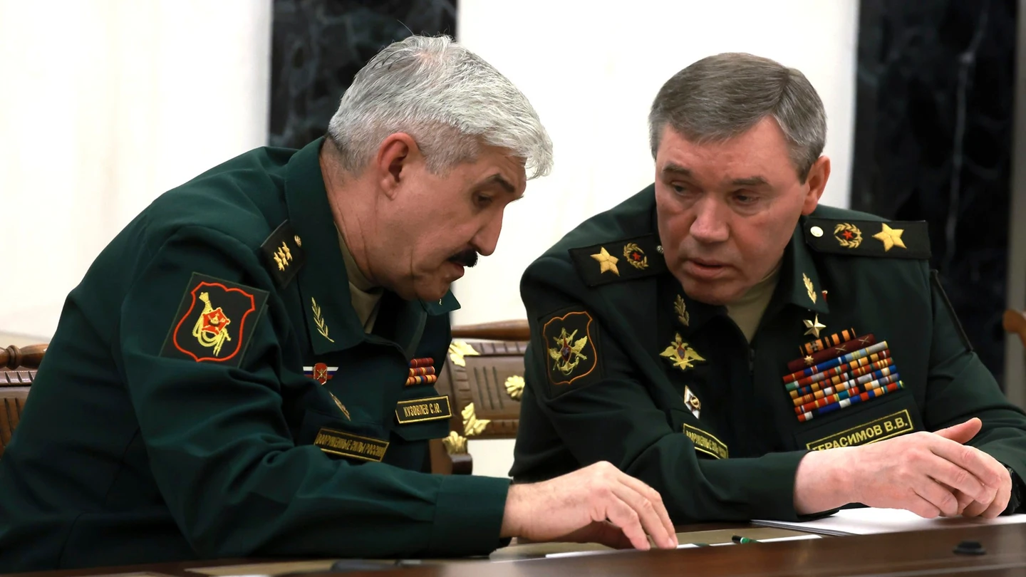 El jefe del Estado Mayor del Ejército de Ucrania, Valeri Gerasimov, a la derecha El jefe del Estado Mayor del Ejército de Ucrania, Valeri Gerasimov, a la derecha