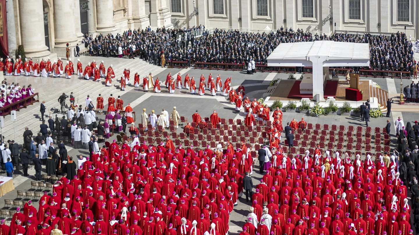 Varios cardenales abogan por continuar con el legado del papa Francisco: "Hagamos fuerza para eso" Los cardenales se reúnen este lunes para fijar una fecha y establecer 'estrategias' para escoger al nuevo papa