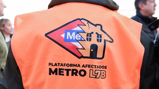 Uno de los chalecos de la Plataforma de Afectados por la línea de Metro 7B de San Fernando de Henares Uno de los chalecos de la Plataforma de Afectados por la línea de Metro 7B de San Fernando de Henares