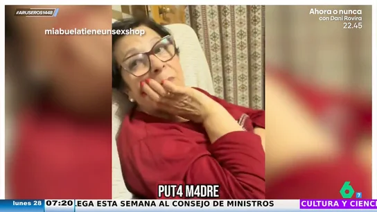 Una señora se hace viral tras gastar todos los datos de su móvil viendo telenovelas: "YouTube y su puñeterísima madre" Una señora se hace viral tras gastar todos los datos de su móvil viendo telenovelas: "YouTube y su puñeterísima madre"