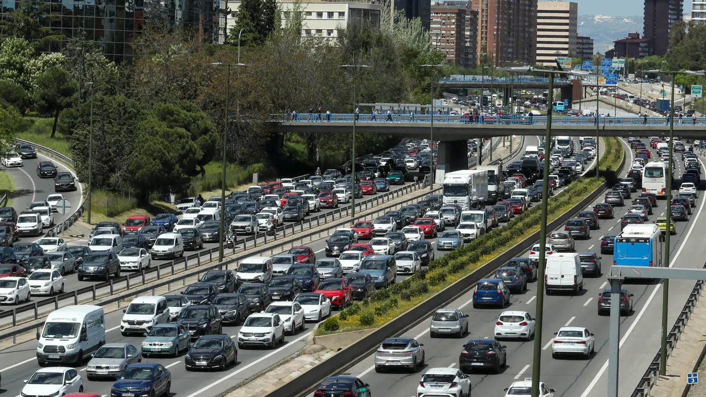 Vista del atasco en la M-30 madrileña, tras un gran apagón eléctrico. Vista del atasco en la M-30 madrileña, tras un gran apagón eléctrico.