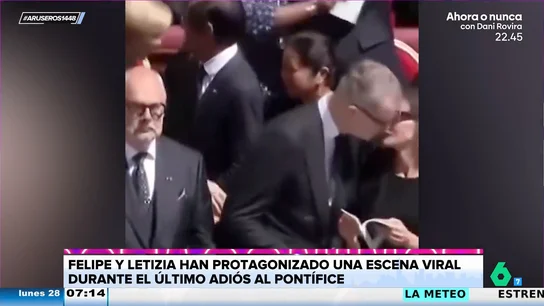Alfonso Arús, tras ver a Trump vestido de azul en el funeral del papa: "No da para más este hombre" Alfonso Arús, tras ver a Trump vestido de azul en el funeral del papa: "No da para más este hombre"