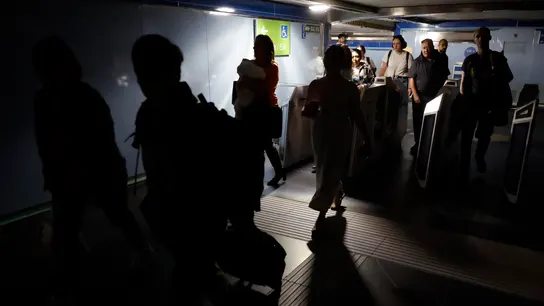 El apagón general en España ha pillado desprevenidos a los usuarios de Metro de Madrid. El apagón general en España ha pillado desprevenidos a los usuarios de Metro de Madrid.