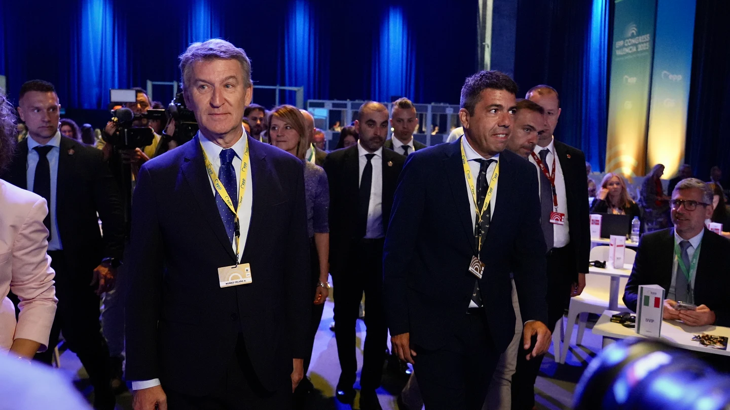 El presidente del PP, Alberto Núñez Feijóo, y el president de la Generalitat Valenciana, Carlos Mazón El presidente del PP, Alberto Núñez Feijóo, y el president de la Generalitat Valenciana, Carlos Mazón