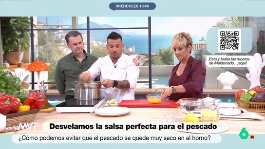 El 'dardo' de Iñaki López a sus compañeros de Más Vale Tarde: "Al olor de la holandesa llegan los primeros tertulianos" El cocinero Carlos Maldonado muestra el paso a paso para preparar una salsa holandesa. Esta elaboración acompaña a una dorada a la sal aunque, como indica, es un acompañamiento perfecto para otros productos.