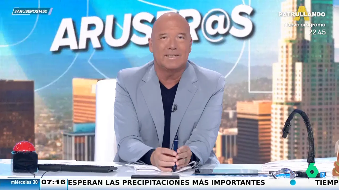 La reflexión de Alfonso Arús tras el apagón: "Hay mucha gente que está 'patilleándose' las fiestas y aprovechando la ocasión" La reflexión de Alfonso Arús tras el apagón: "Hay mucha gente que está 'patilleándose' las fiestas y aprovechando la ocasión"