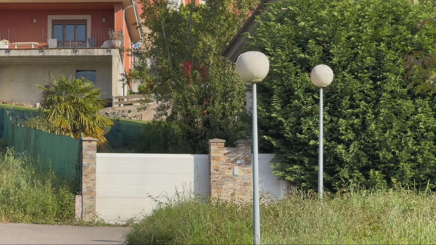 La vigilancia de una vecina llevó a la Policía a rescatar a los tres niños encerrados desde 2021 en Oviedo La vigilancia de una vecina llevó a la Policía a rescatar a los tres niños encerrados desde 2021 en Oviedo