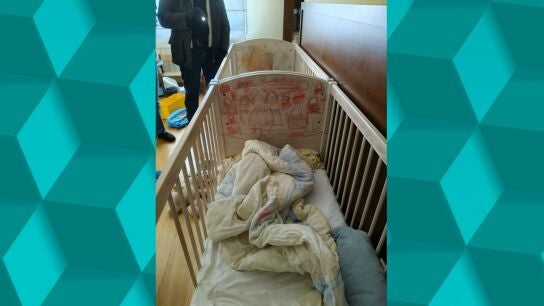 Cuna de uno de los menores de la 'casa de los horrores' de Oviedo