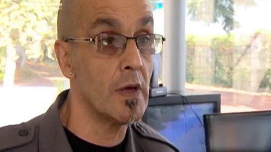El portero de la urbanización de lujo de la reina de la cocaína: "Tenía unos labios muy grandes y glúteos eran exagerados" El portero de la urbanización de lujo de la reina de la cocaína: "Tenía unos labios muy grandes y glúteos eran exagerados"