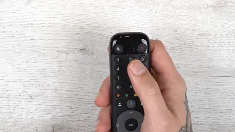 Este pequeño error al apagar tu televisor puede salirte caro Este pequeño error al apagar tu televisor puede salirte caro