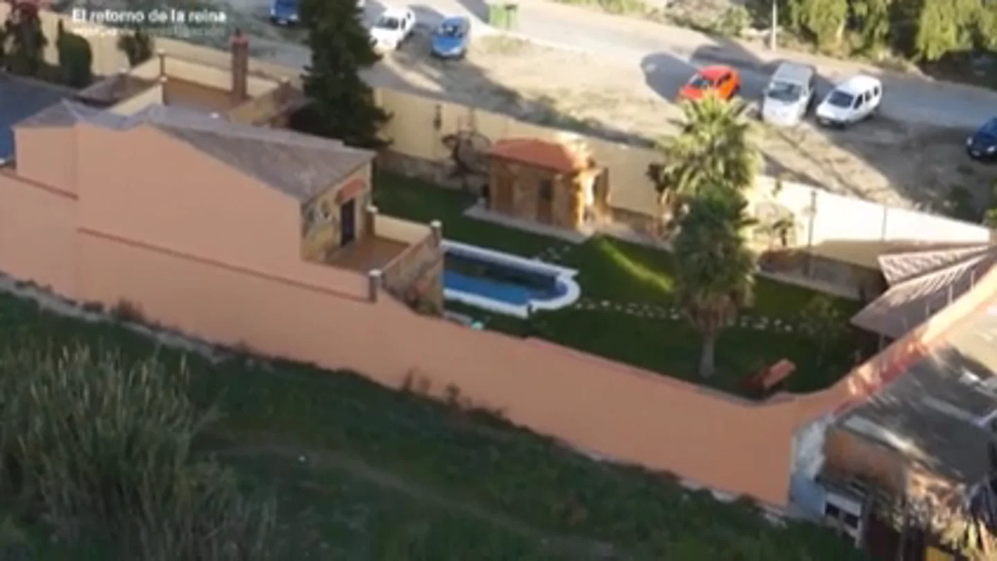 La vida de lujo de Graciano, el italiano socio de 'la reina de la coca', en un barrio humilde: Piscina, relojes y 138.000 euros en efectivo La vida de lujo de Graciano, el italiano socio de 'la reina de la coca', en un barrio humilde: Piscina, relojes y 138.000 euros en efectivo