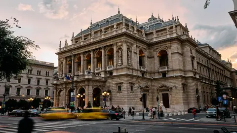 Ópera Nacional en la avenida Andrássy Ópera Nacional en la avenida Andrássy