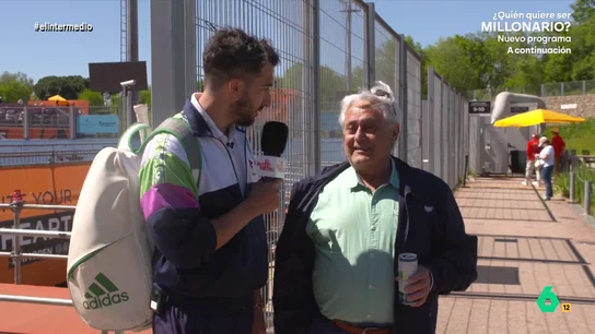 Isma Juárez alucina con lo que se ha gastado un asistente de Mutua Madrid Open: "Eso da para jamón" El reportero se ve sorprendido por el apagón durante su visita al torneo de tenis que se celebra en la Caja Mágica. Por ello, aprovecha para pedir 10 euros a uno de los asistentes ya que solo tiene 20 euros en efectivo.