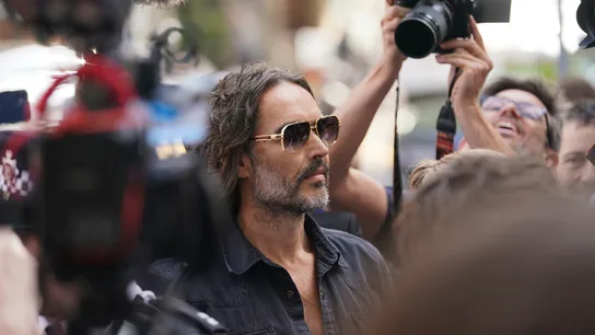 Russell Brand, exmarido de Katy Perry, a su llegada a la corte de Londres. Russell Brand, exmarido de Katy Perry, a su llegada a la corte de Londres.