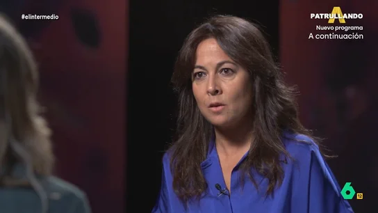 Mara Torres, sobre el tabú entorno al suicidio: "Decidir contar lo que había pasado nos alivió" La periodista ha publicado 'Recuérdame bailando' en el que habla sobre la muerte por suicidio de su hermana Ali. "Cada familia puede tomar cualquier decisión para afrontar el duelo a su manera", afirma Torres.