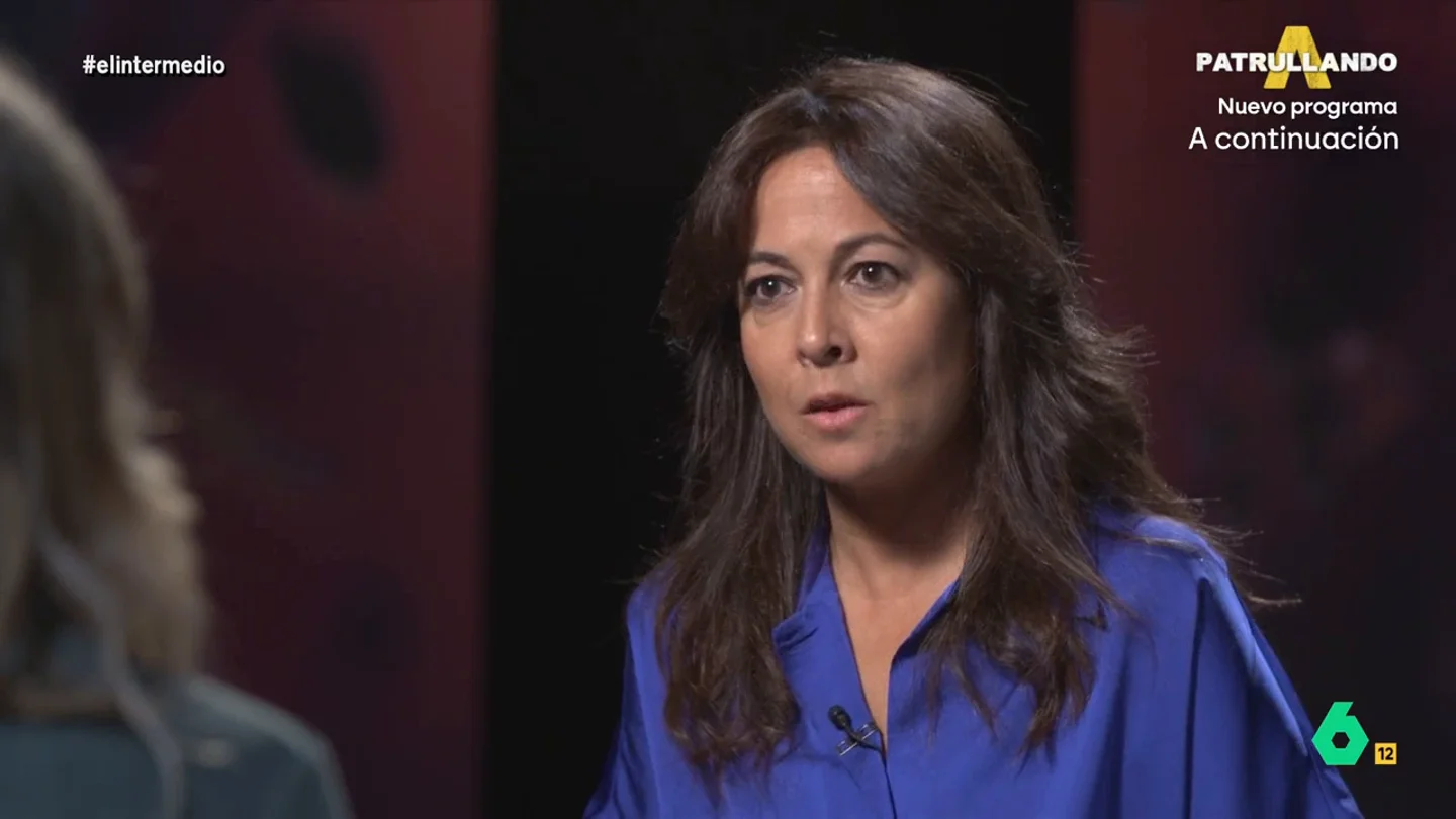 Mara Torres, sobre el tabú entorno al suicidio: "Decidir contar lo que había pasado nos alivió" La periodista ha publicado 'Recuérdame bailando' en el que habla sobre la muerte por suicidio de su hermana Ali. "Cada familia puede tomar cualquier decisión para afrontar el duelo a su manera", afirma Torres.