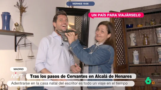 Luis Calero sigue los pasos de Cervantes en Alcalá de Henares: de su casa natal al Corral de Comedias En el municipio es posible visitar la casa del autor. En ella se conservan numerosos objetos de la época. Además, Alcalá de Henares cuenta con un Corral de Comedias que acumula 400 años de historia.