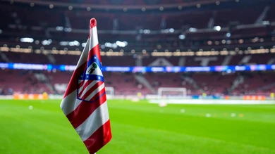 El escudo del Atlético de Madrid en el banderín del córner durante un partido de Champions de la temporada 2024/2025 El escudo del Atlético de Madrid en el banderín del córner durante un partido de Champions de la temporada 2024/2025