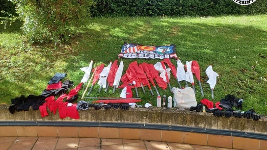 Material incautado a los ultras del Atlético en Vitoria Material incautado a los ultras del Atlético en Vitoria
