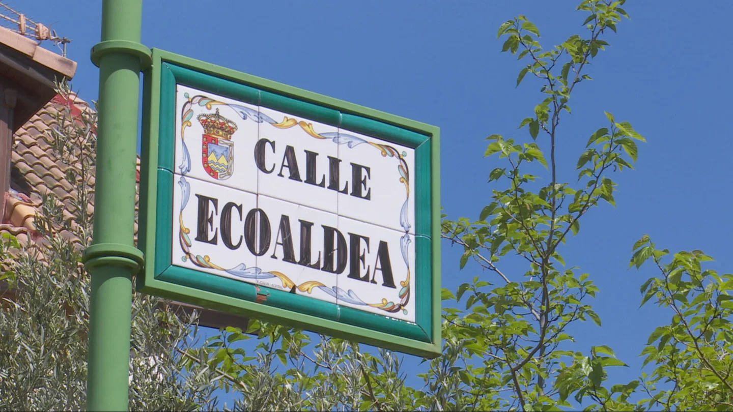 Cartel de la ecoaldea de Valdepiélagos (Madrid) Cartel de la ecoaldea de Valdepiélagos (Madrid)