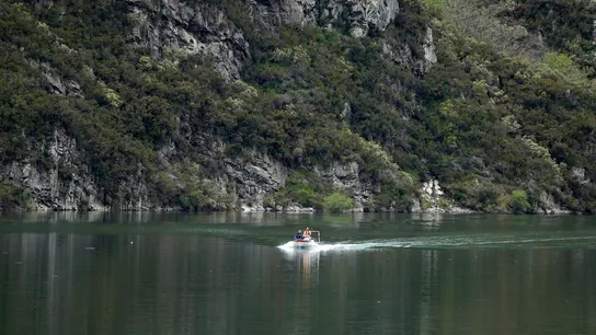 Técnicos del Principado inspeccionan el pantano de Tanes Técnicos del Principado inspeccionan el pantano de Tanes