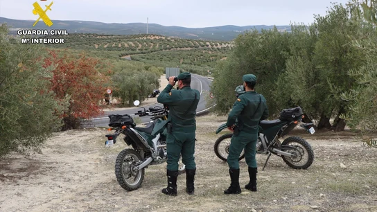 Dos agentes del Seprona Dos agentes del Seprona