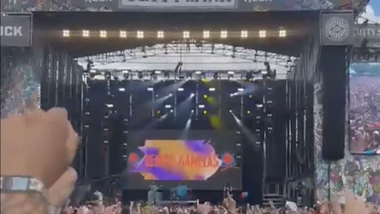 Gritos de "Mazón, dimisión" en el Viña Rock. Gritos de "Mazón, dimisión" en el Viña Rock.